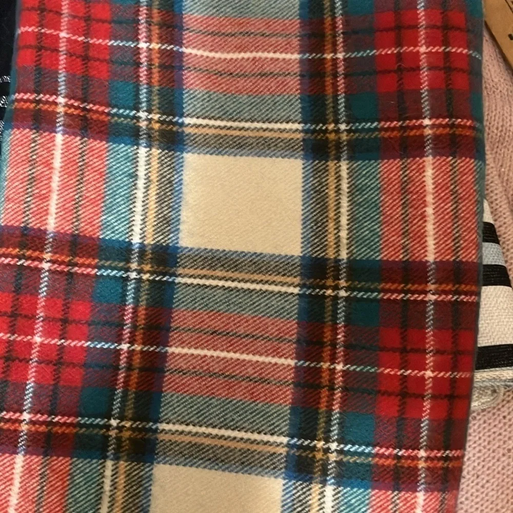 Cashmere plaid handwoven tartan scarf from Scotland  62 x 12 with 3” fringe